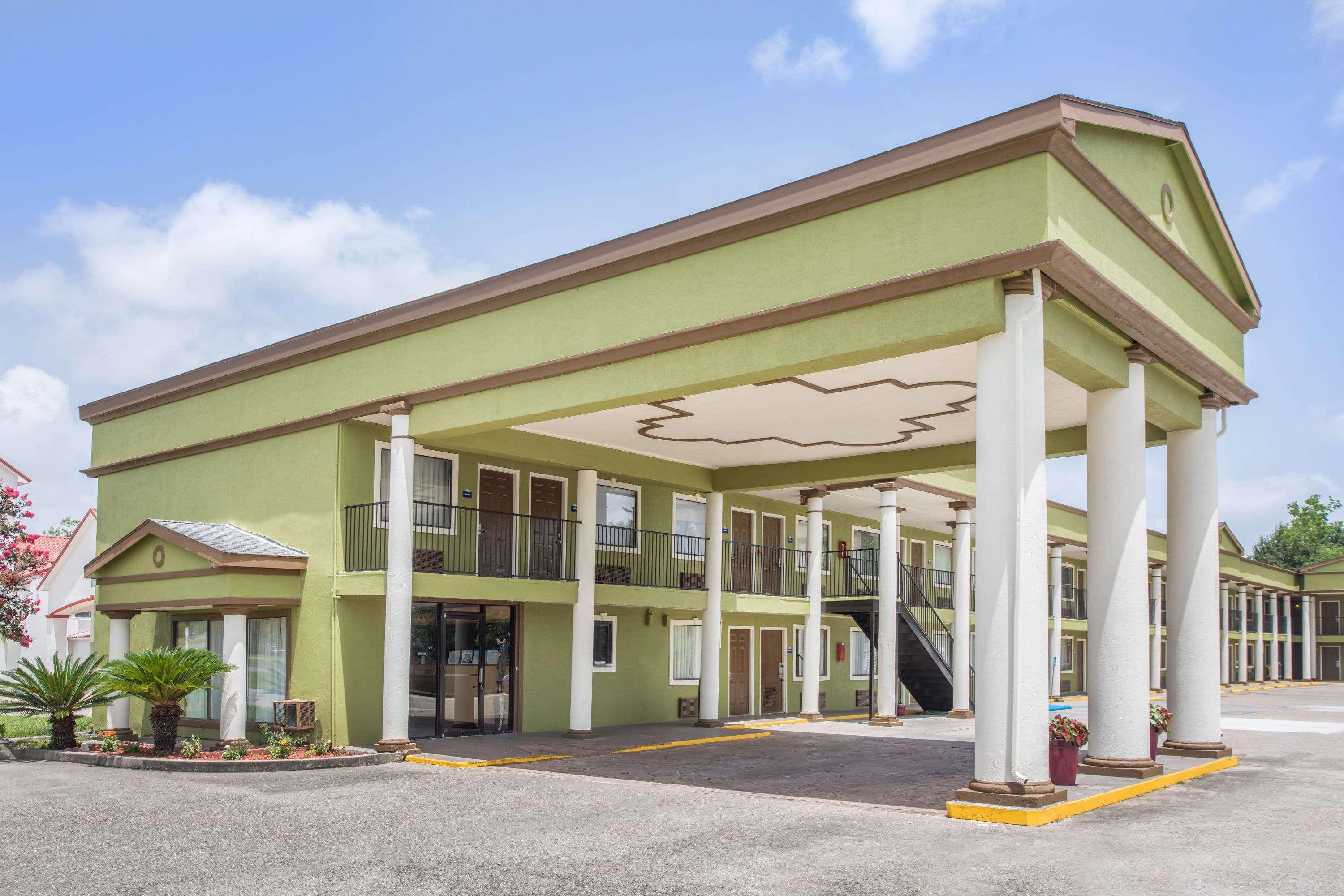 Days Inn By Wyndham Crowley Εξωτερικό φωτογραφία